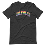Delaware Varsity Arch Pride - Short-sleeve unisex t-shirt